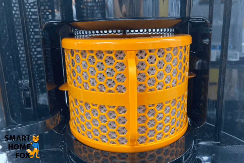 Der orange Biostatische Verdunster ist in dem Dyson Pure Humidify + Cool PH01 Luftreiniger eingesetzt.